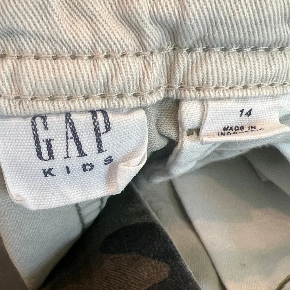 GAP Kids Boy’s Camouflage Cargo Shorts - Picture 3 of 5
